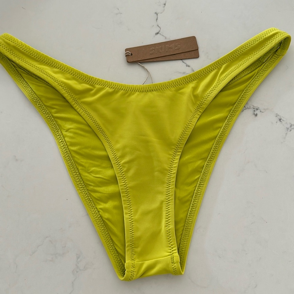 Skims bikini bottom